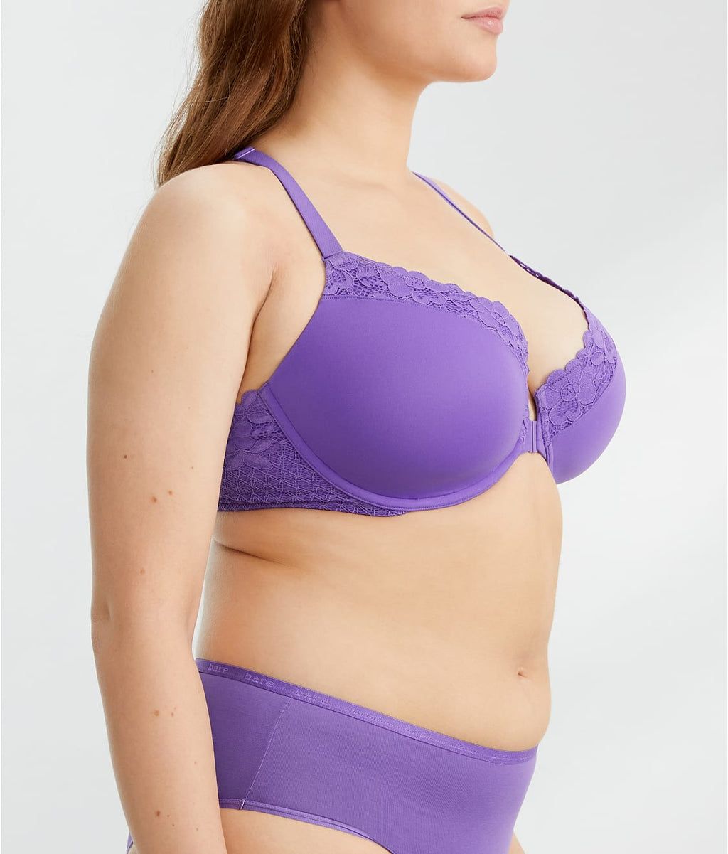 The Effortless Front-Close Lace Bra