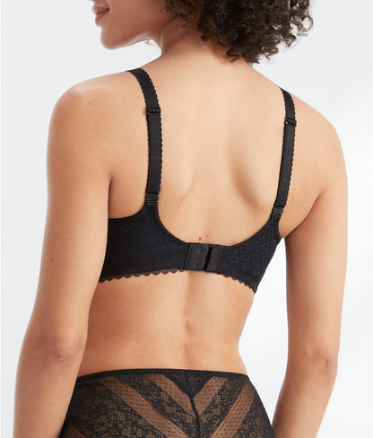 The Wire-Free Smoothing T-Shirt Bra With Lace