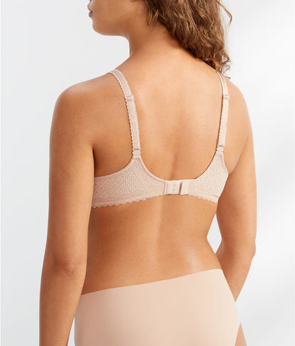 The Wire-Free Smoothing T-Shirt Bra With Lace