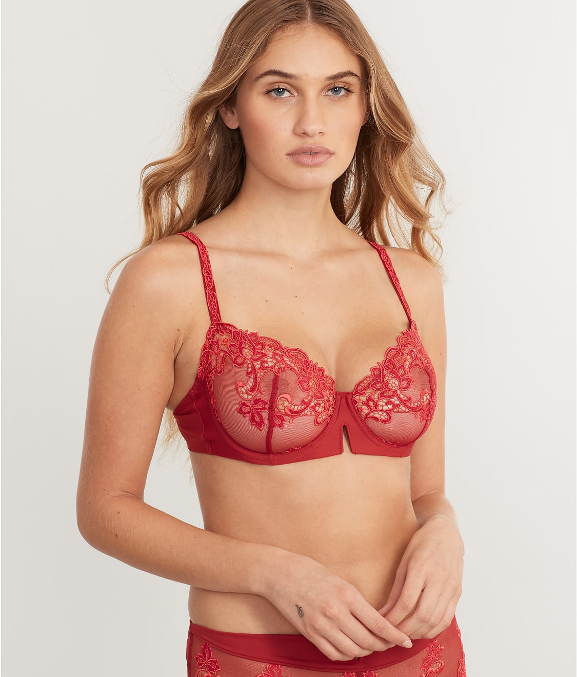 Saga Demi Bra
