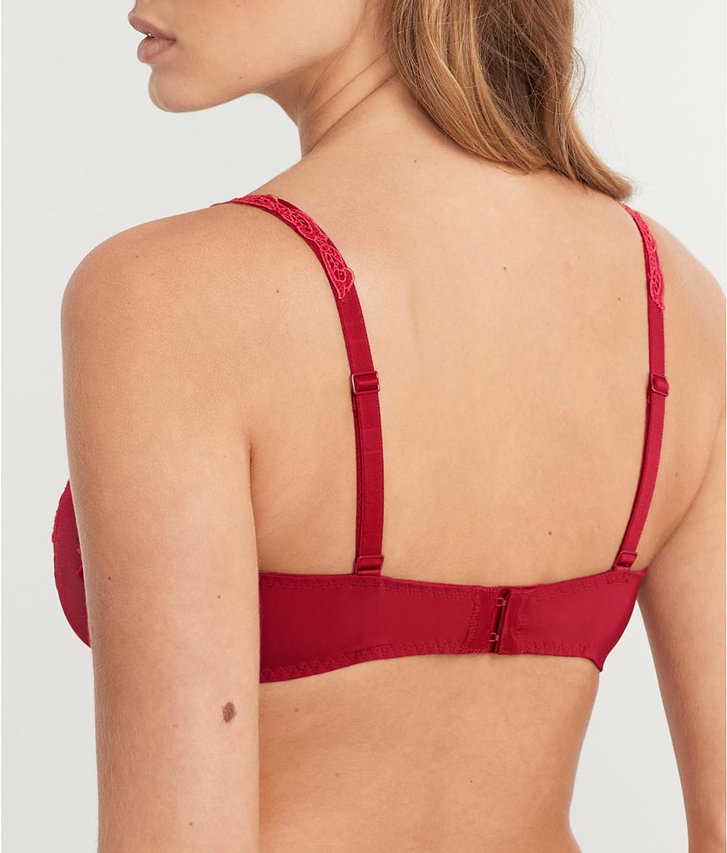 Saga Demi Bra