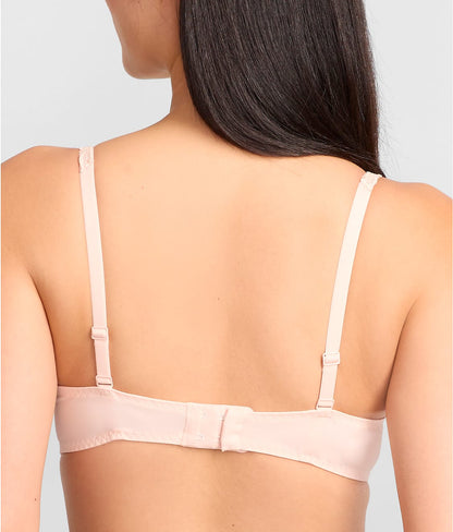 Saga Demi Bra
